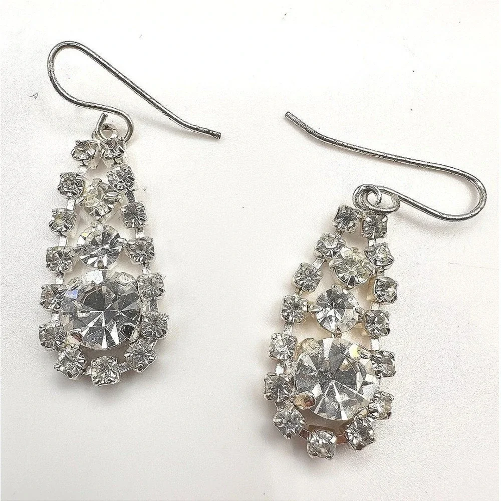 Vintage 90s Silver Tone Clear Glass‎ Rhinestone Teardrop Dangle Hook Earrings